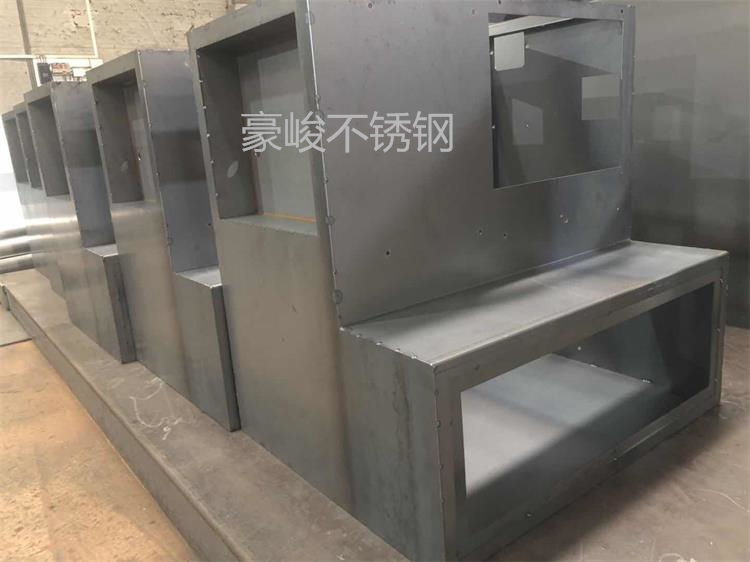 豪峻不銹鋼機(jī)架焊接加工，焊花星閃，焊就七彩人生