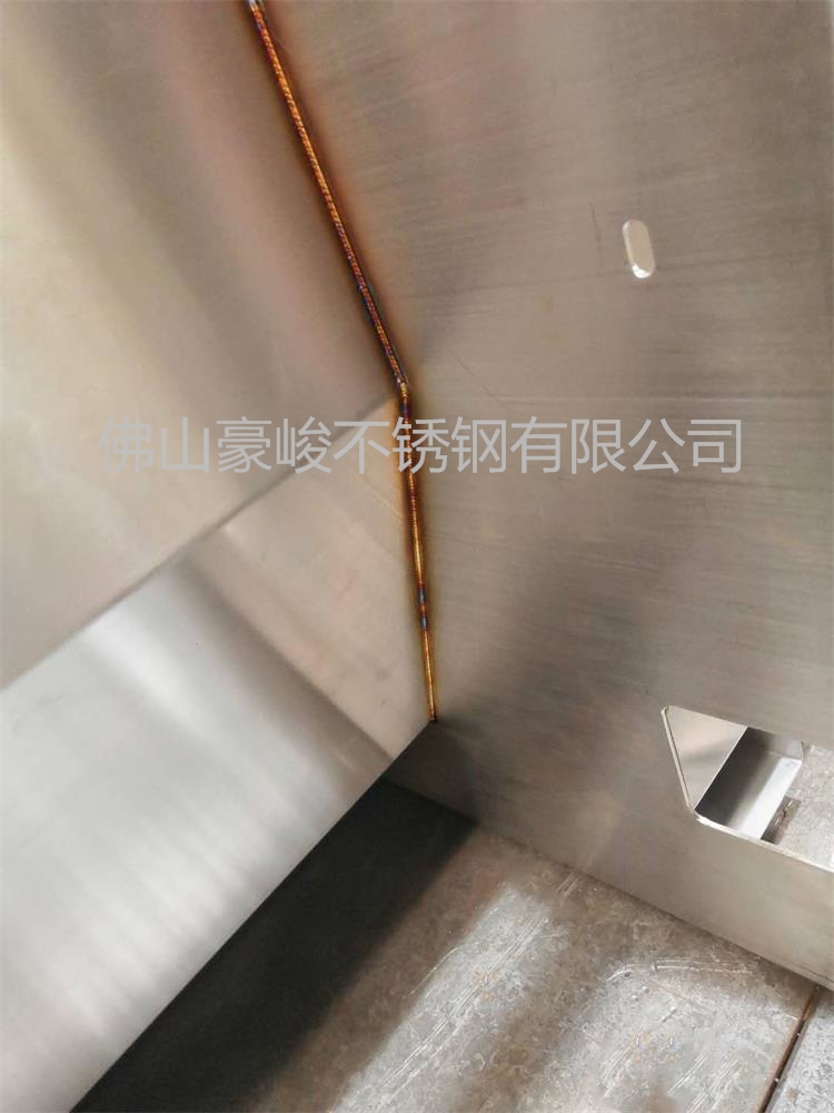 佛山豪峻不銹鋼制品焊接加工，因?yàn)閷Ｗⅲ宰吭剑?></a>
									</div>
									<div   id=