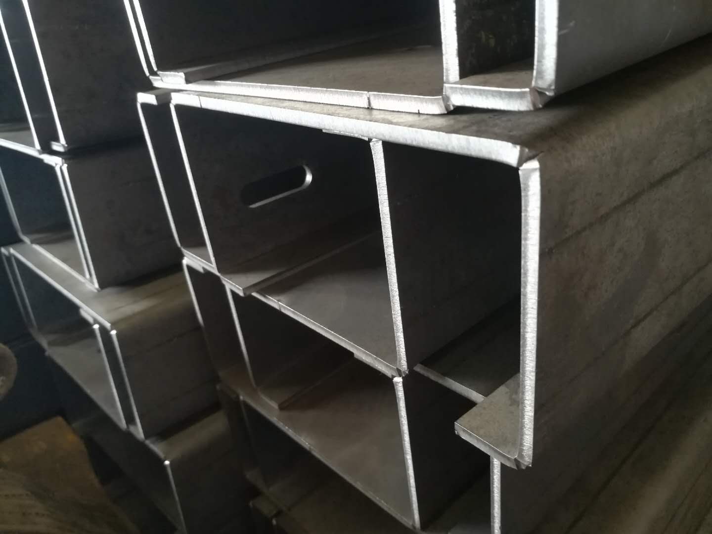 不銹鋼鈑金折彎加工首選豪峻，十八年的品質(zhì)見證