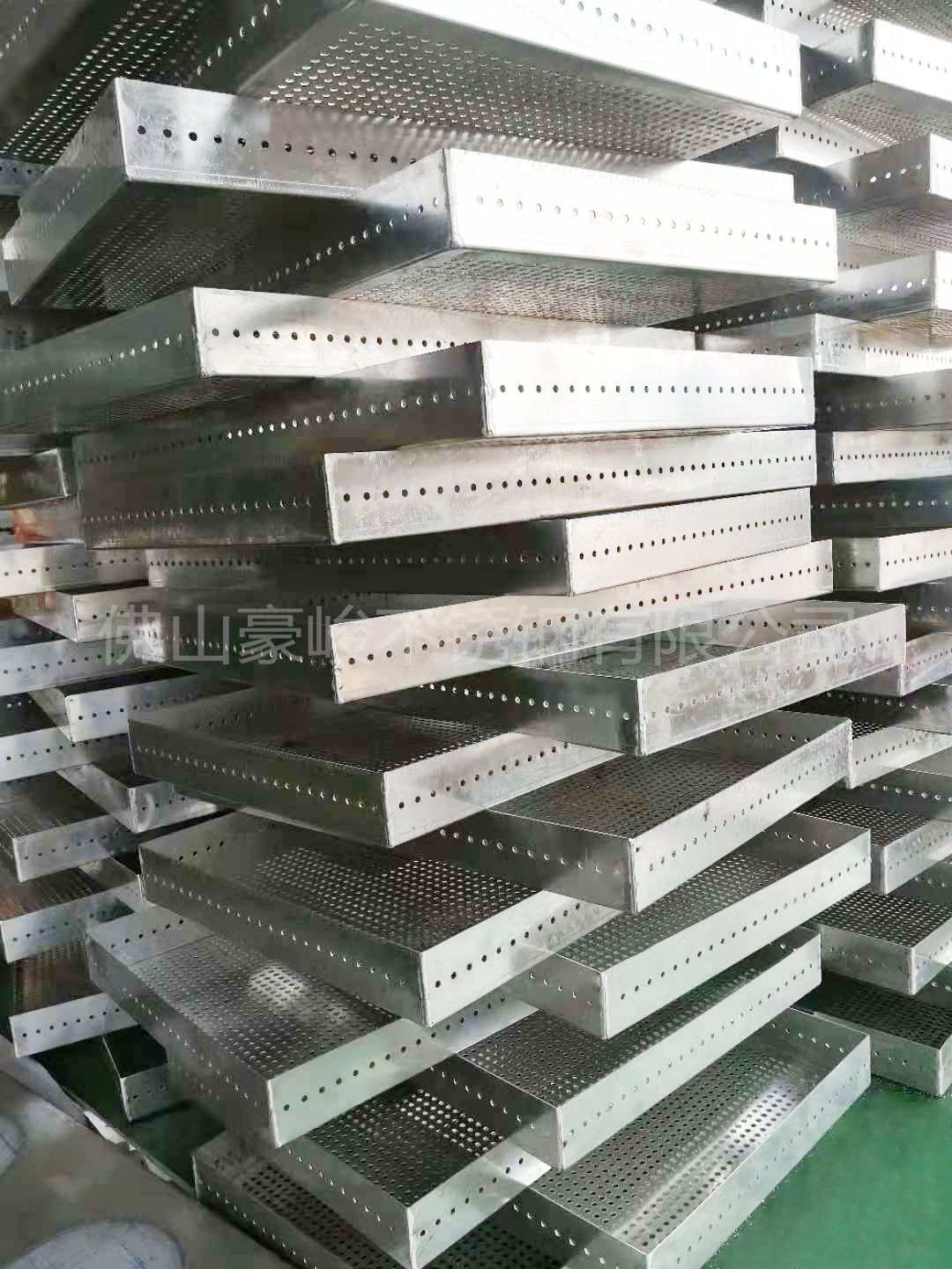 豪峻專注鋁板折彎加工 專人設(shè)計專人加工團(tuán)隊