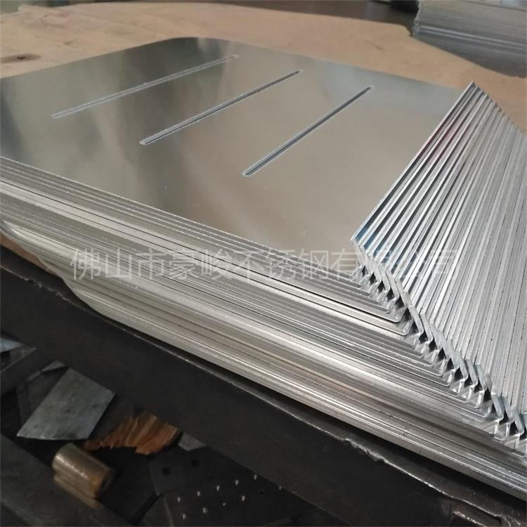 東莞鋁板折彎加工廠家——【豪峻】配備6米大型折彎機