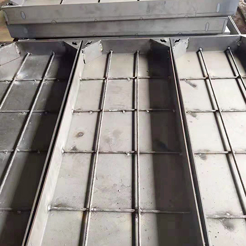 專業(yè)‘不銹鋼長(zhǎng)方形井蓋’定做廠家出沒在佛山