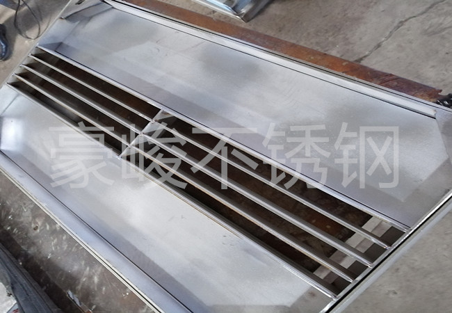 不銹鋼格柵蓋板定制提高市政道路施工效率！