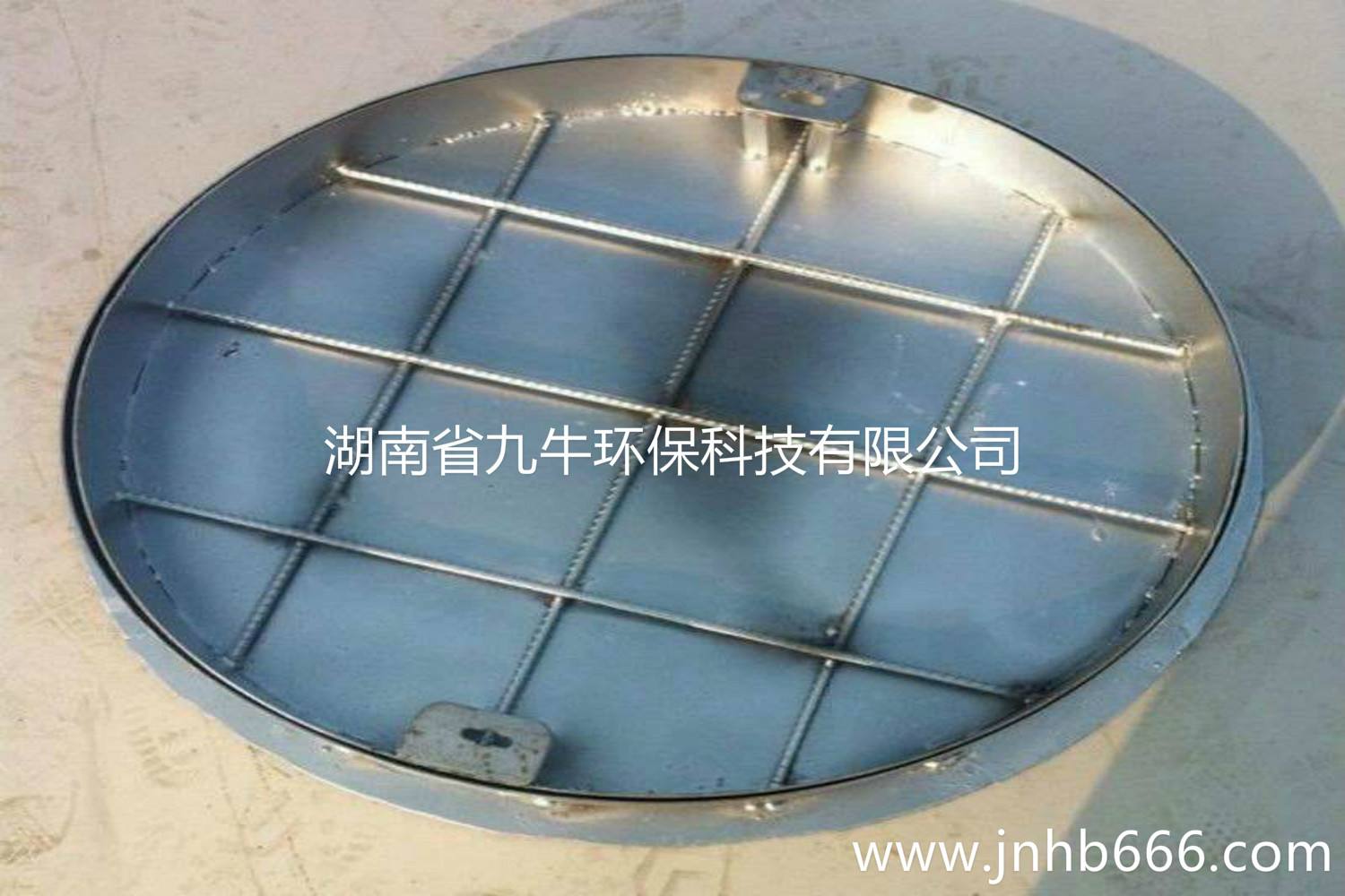 井蓋為何那么結(jié)實？滿大街的汽車都不會壓碎，原來是用的不銹鋼材質(zhì)