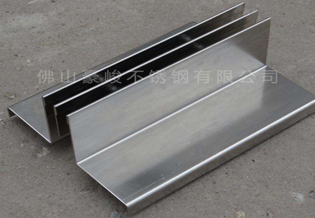 如何選擇合適并且質(zhì)量好的304縫隙式排水蓋板？